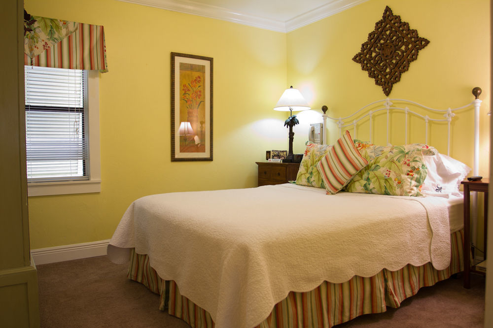 Mango Inn Bed And Breakfast Lake Worth Beach Exterior photo