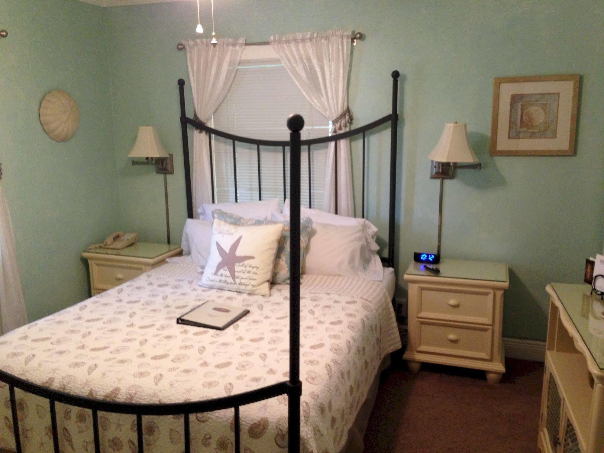 Mango Inn Bed And Breakfast Lake Worth Beach Exterior photo