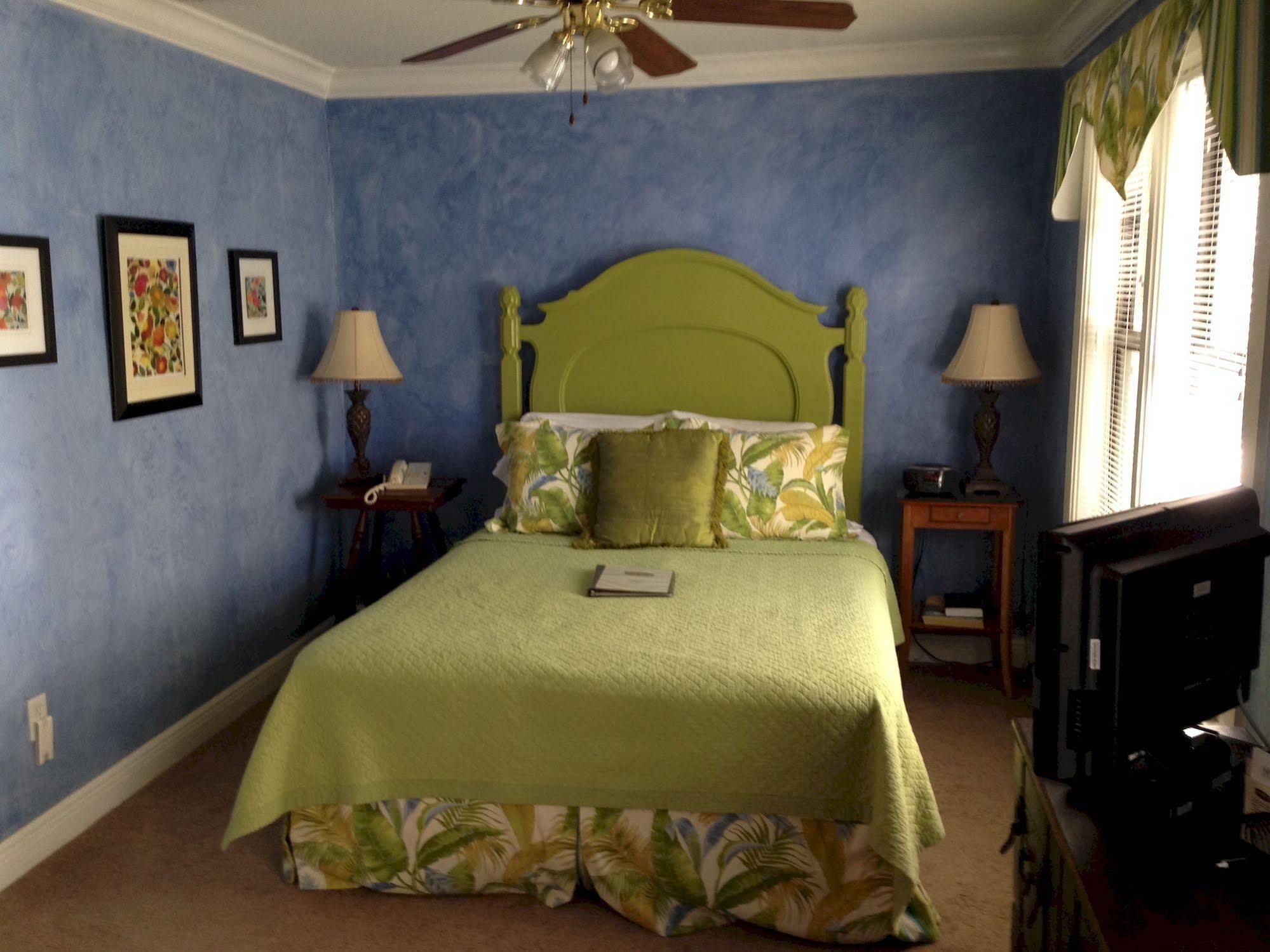 Mango Inn Bed And Breakfast Lake Worth Beach Exterior photo